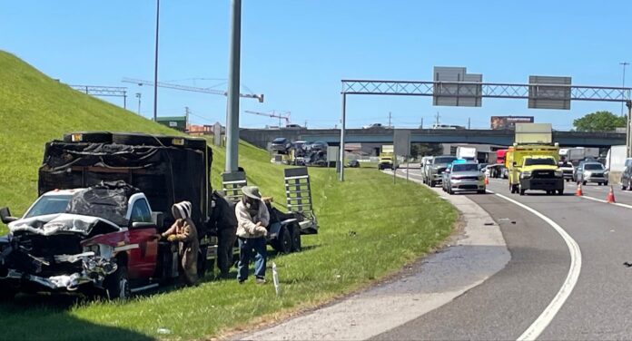 Truck Carrying 1 Million Bees Crashes on I-40
